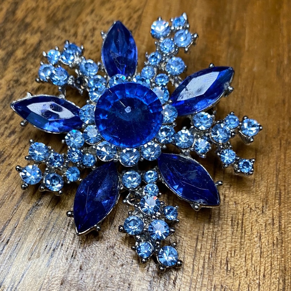 Retro Blue Rhinestone Brooch 💙 - Picture 6 of 7